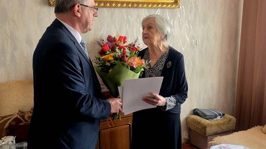 Prezydent z wizytą na setnych urodzinach u jubilatki Prezydent z wizytą na setnych urodzinach u jubilatki