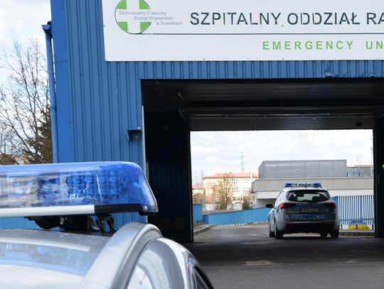 Dziewczynki połknęły środek żrący, już są w domu. Rodzina dziękuje policjantom