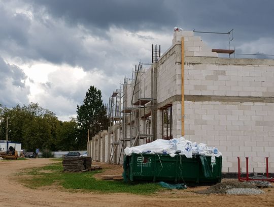 Galeria Handlowa w Sejnach "rośnie" zgodnie z planem, w grudniu zakupy (foto)