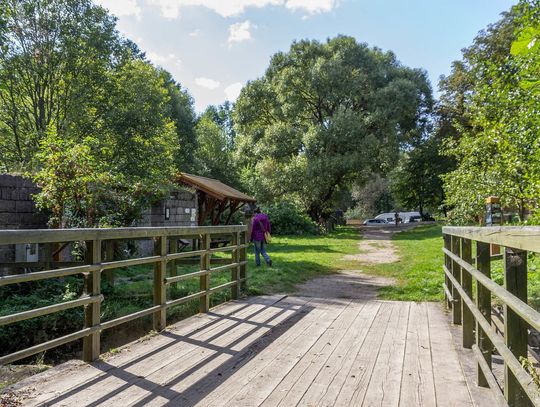 Miliony na nowy młyn, ścieżki i oczko wodne w Turtulu