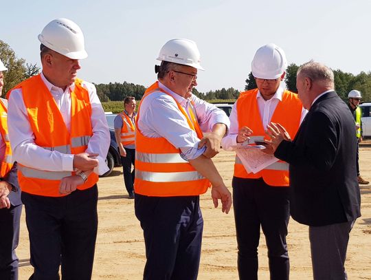 Minister Adamczyk skontrolował budowę drogi Suwałki - Budzisko (zdjęcia)