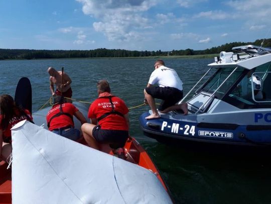 Na j. Wigry wywracały się żaglówki, interweniowali ratownicy 