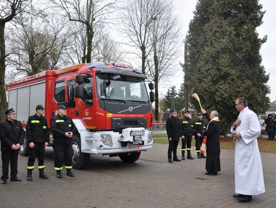 Nowy wóz dla Ochotniczej Straży Pożarnej w Krasnopolu na 90-lecie (foto)