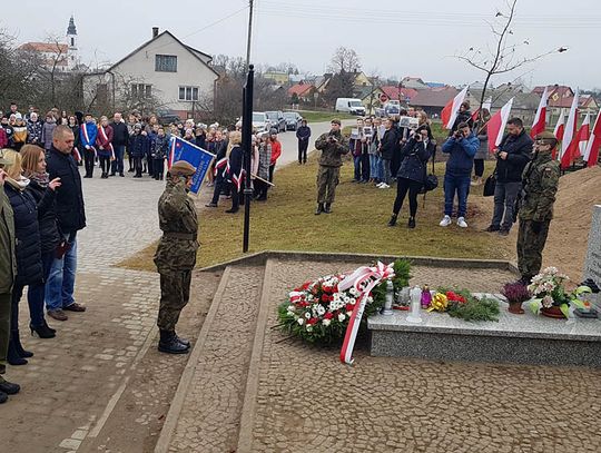 Odsłonięto pomnik poświęcony żołnierzom AK straconym przez Niemców