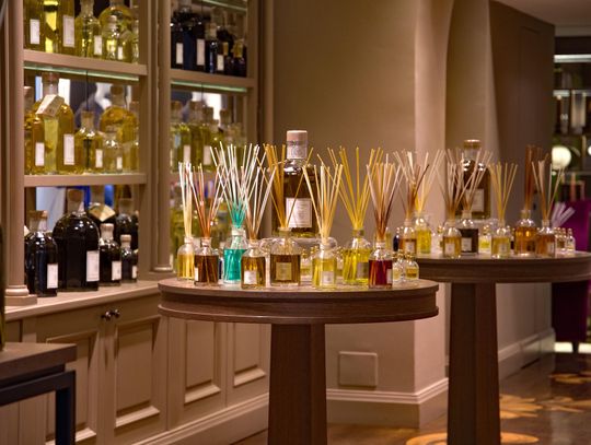 Perfumy damskie inspirowane – sposób na luksusowy zapach bez luksusowej ceny