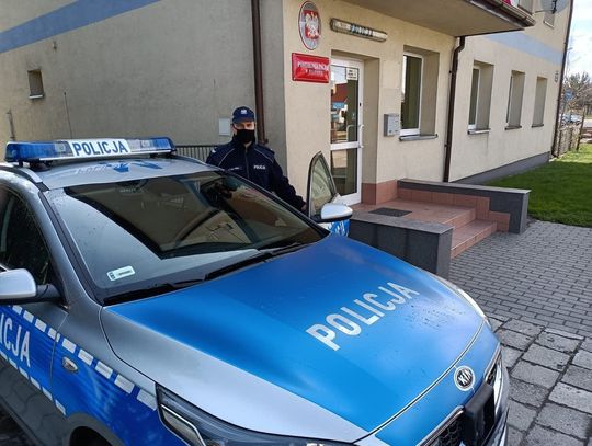 Policjant jechał z żoną autem - uratowali nieprzytomnego mężczyznę