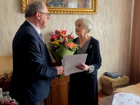 Prezydent z wizytą na setnych urodzinach u jubilatki