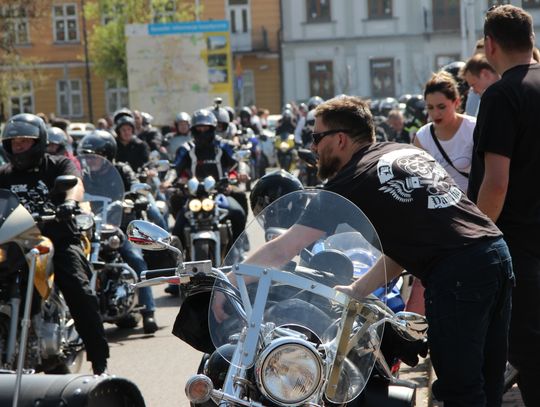 Rekordowa liczba motocyklistów, Renkiewicz też kupił motor (foto + video)