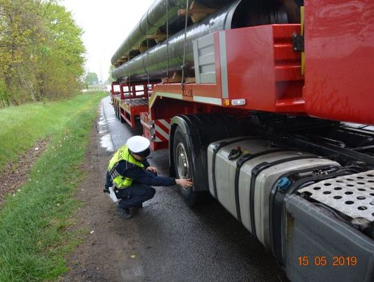 Sprawdzali ciężarówki i busy, zabrali 9 dowodów rejestracyjnych