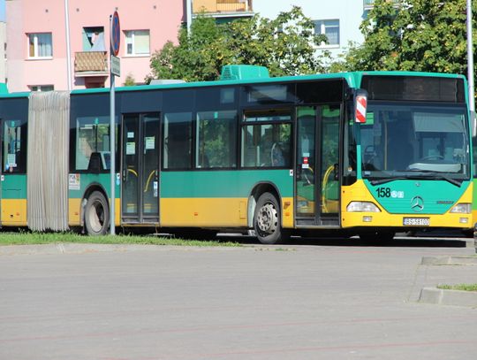 Suwałki: za mało autobusów jeździ na cmentarze 