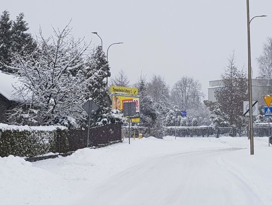 Suwalszczyzna: napadało 40 cm śniegu, utrudnienia w ruchu drogowym