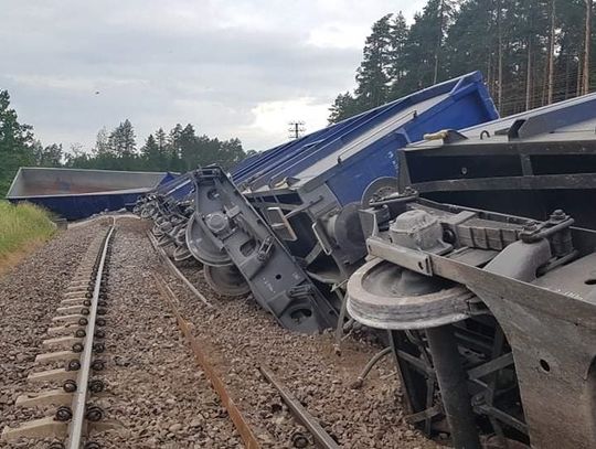 Trasa kolejowa Suwałki-Augustów zamknięta do poniedziałku (zdjęcia)