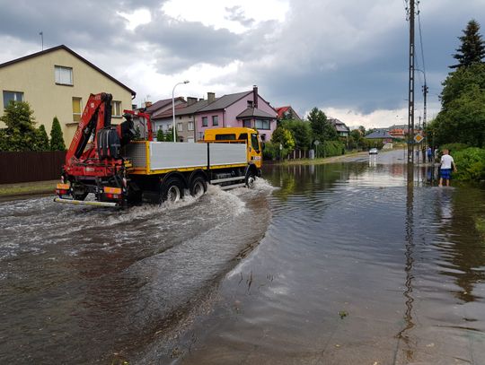 Ulica Warszawska zalana, zbiornik dopiero się buduje