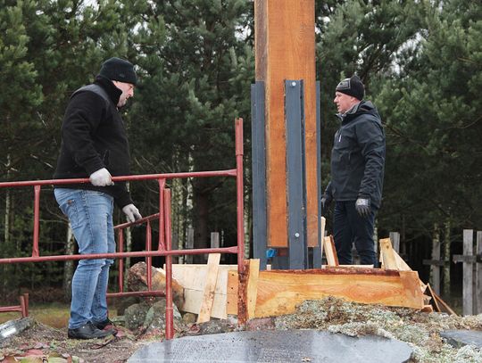 W Gibach postawili nowy krzyż poświęcony ofiarom obławy augustowskiej (foto+video)