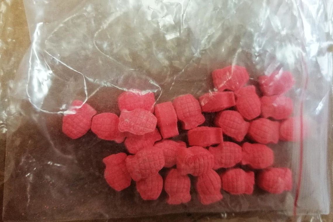 39-latek lubi różowe, nielegalne tabletki