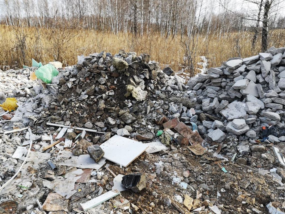 Nielegalne wysypisko śmieci na Staniszewskiego 