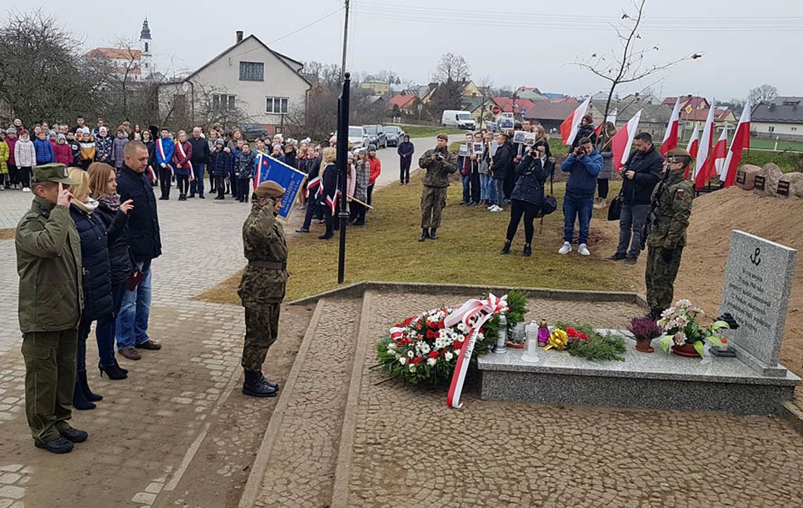 Odsłonięto pomnik poświęcony żołnierzom AK straconym przez Niemców