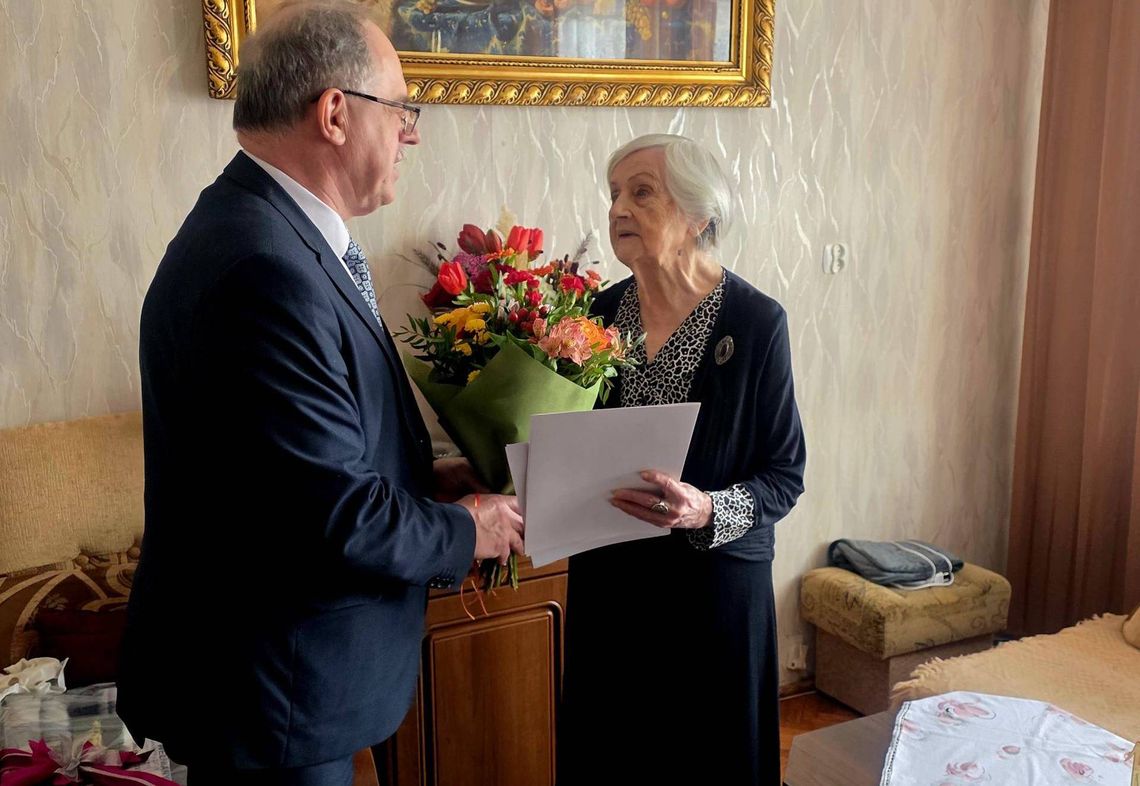 Prezydent z wizytą na setnych urodzinach u jubilatki