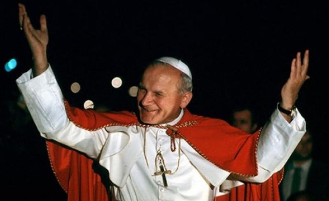 Raczki: Jan Paweł II patronem szkoły podstawowej. Nie wszyscy są zadowoleni z takiej decyzji