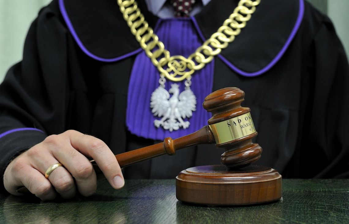 Skandaliczny wyrok: sąd umorzył postępowanie wobec suwalskiego sędziego, który prowadził auto mając 1,75 promila