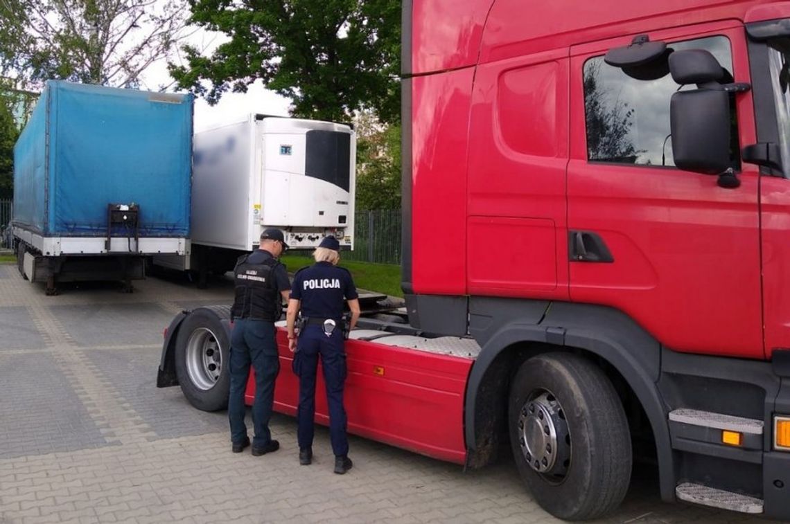 Skarbówka z Policją odzyskały naczepy o wartości 400 tys. zł