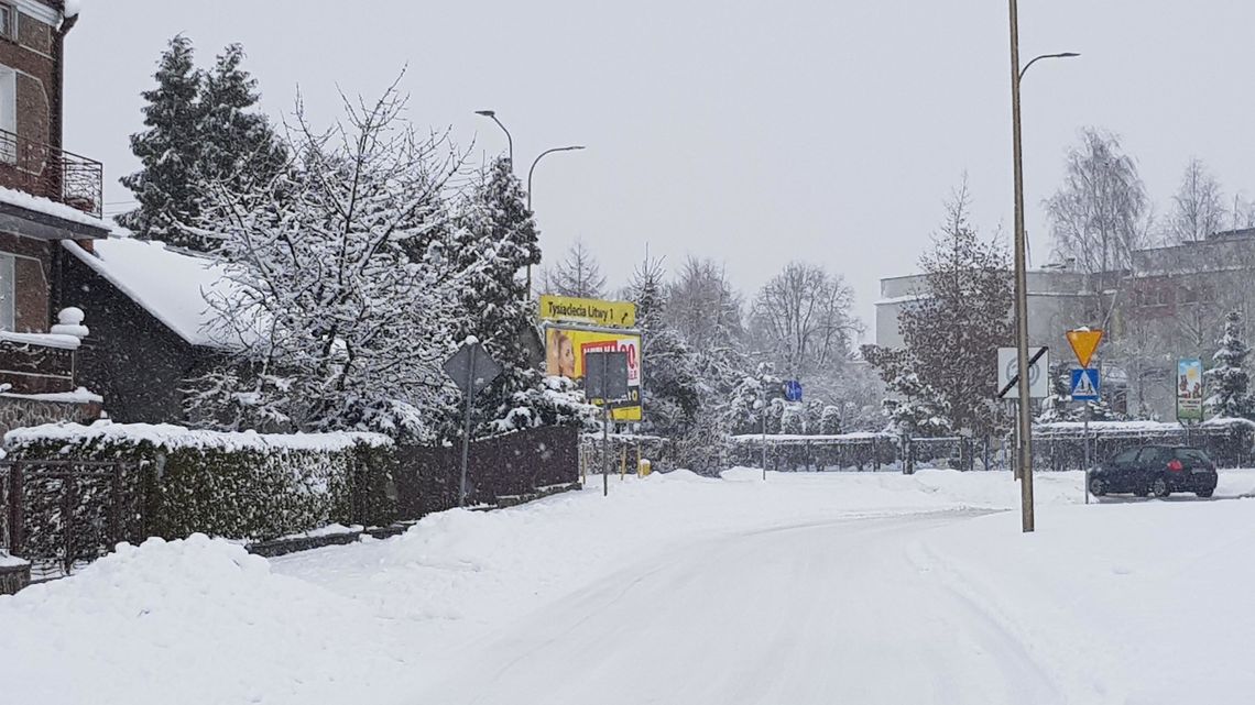 Suwalszczyzna: napadało 40 cm śniegu, utrudnienia w ruchu drogowym
