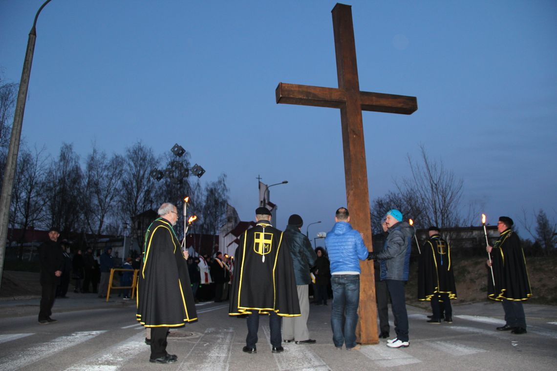 Tłumy na Drodze Krzyżowej w Suwałkach (FOTO)