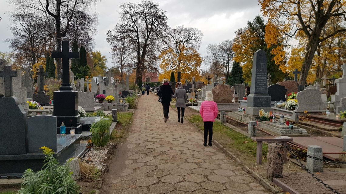 W sobotę, niedzielę i poniedziałek cmentarze zamknięte