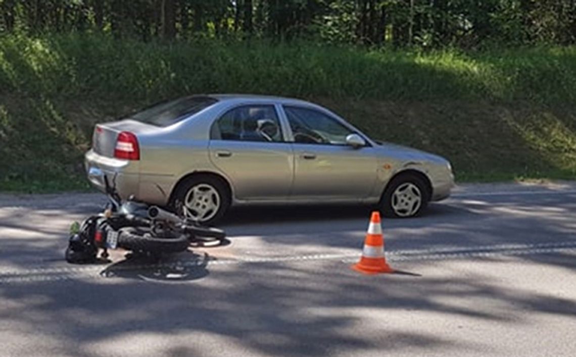 Zderzenie motocykla z osobówką na trasie Suwałki-Jeleniewo